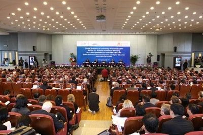 同步科技綜合信息發(fā)布系統(tǒng)亮相清華大學(xué)百年校慶 數(shù)字電視系統(tǒng)及設(shè)備的研發(fā)與應(yīng)用